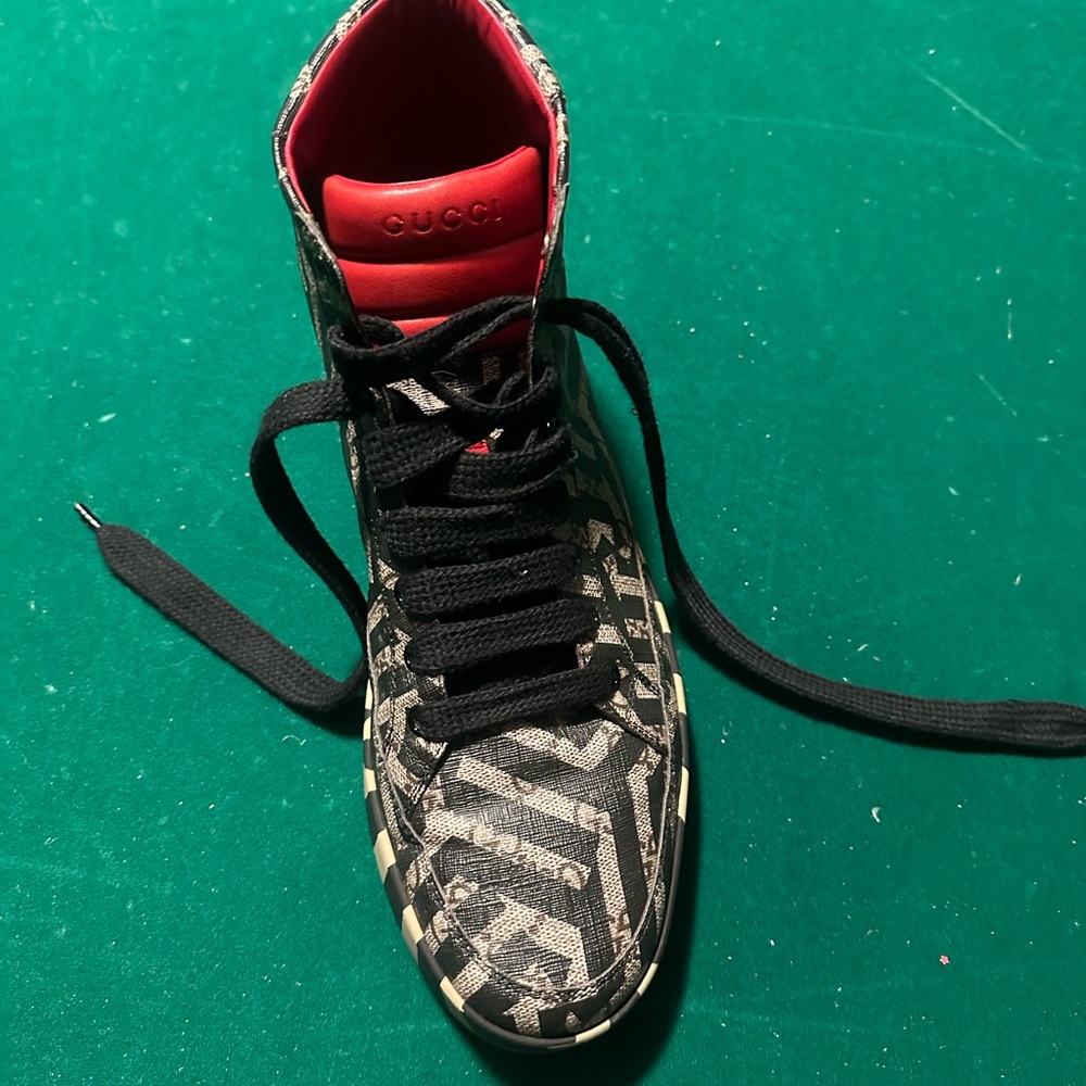 Men’s Gucci sneakers